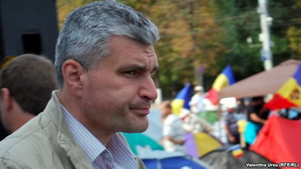 Slusari consideră că trebuie să fim pregătiţi în orice moment pentru proteste şi alegeri anticipate, pentru că în 2018 situaţia va fi şi mai proastă decât acum pentru forţele proeuropene.