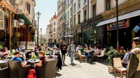 A angajat la negru moldoveni: Un restaurant din Brașov, amendat