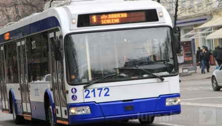 La numai o săptămână de când microbuzele de linie din capitală circulă pe itinerare noi, venitul Parcului Urban de Autobuze și a Regiei Transport Electric s-a majorat esențial.