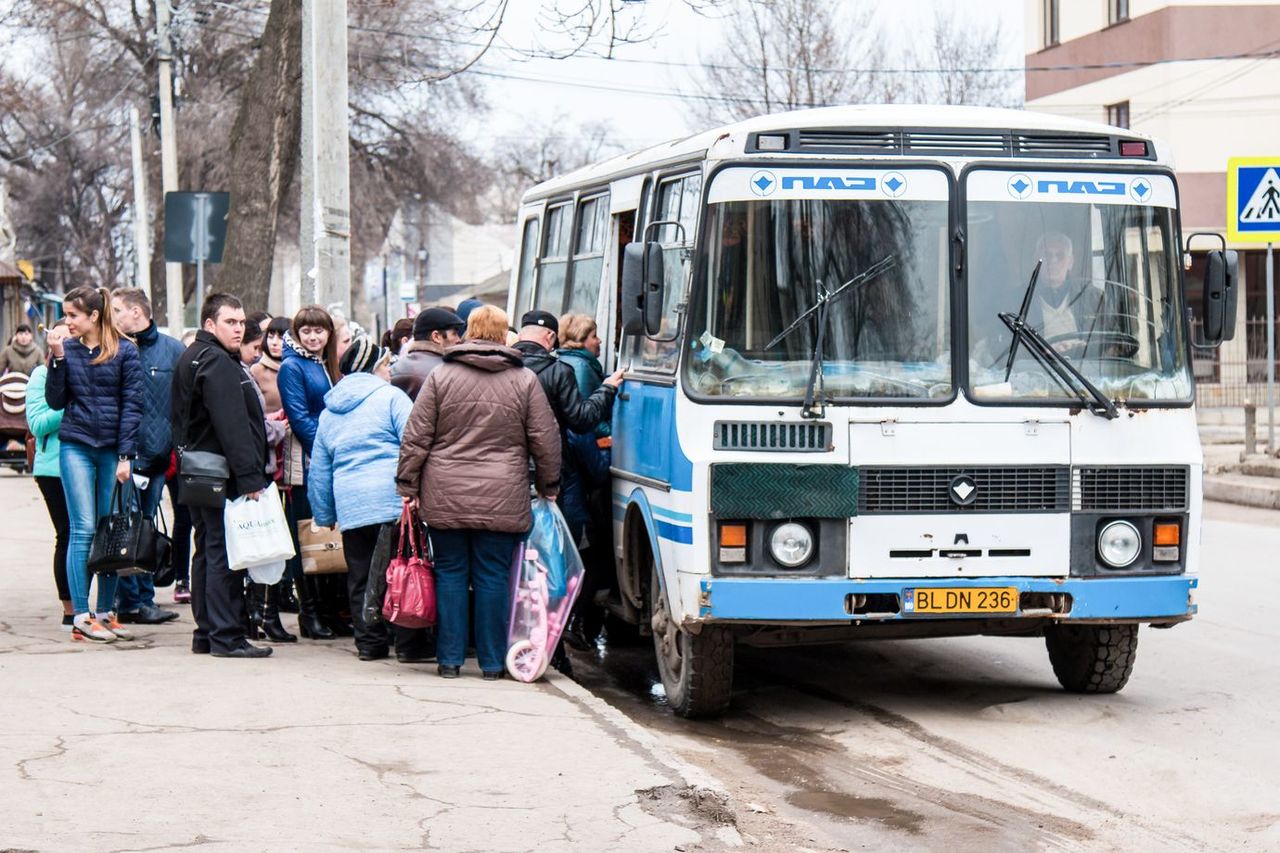 В Бельцах предлагают владельцам автобусов возить пенсионеров бесплатно.
