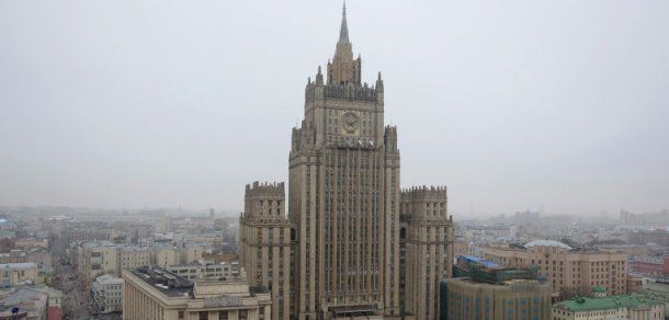 Diplomația rusă reacționează al expulzarea jurnaliștilor ruși din RM. Foto: AP Photo / Dmitry Lovetsky