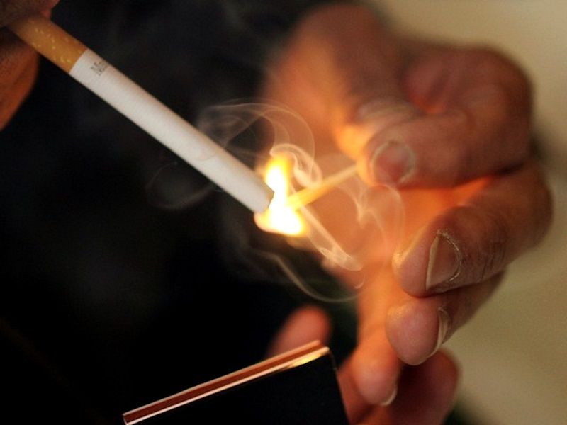 По предварительным выводам специалистов, возгорание  произошло от непотушенного окурка.