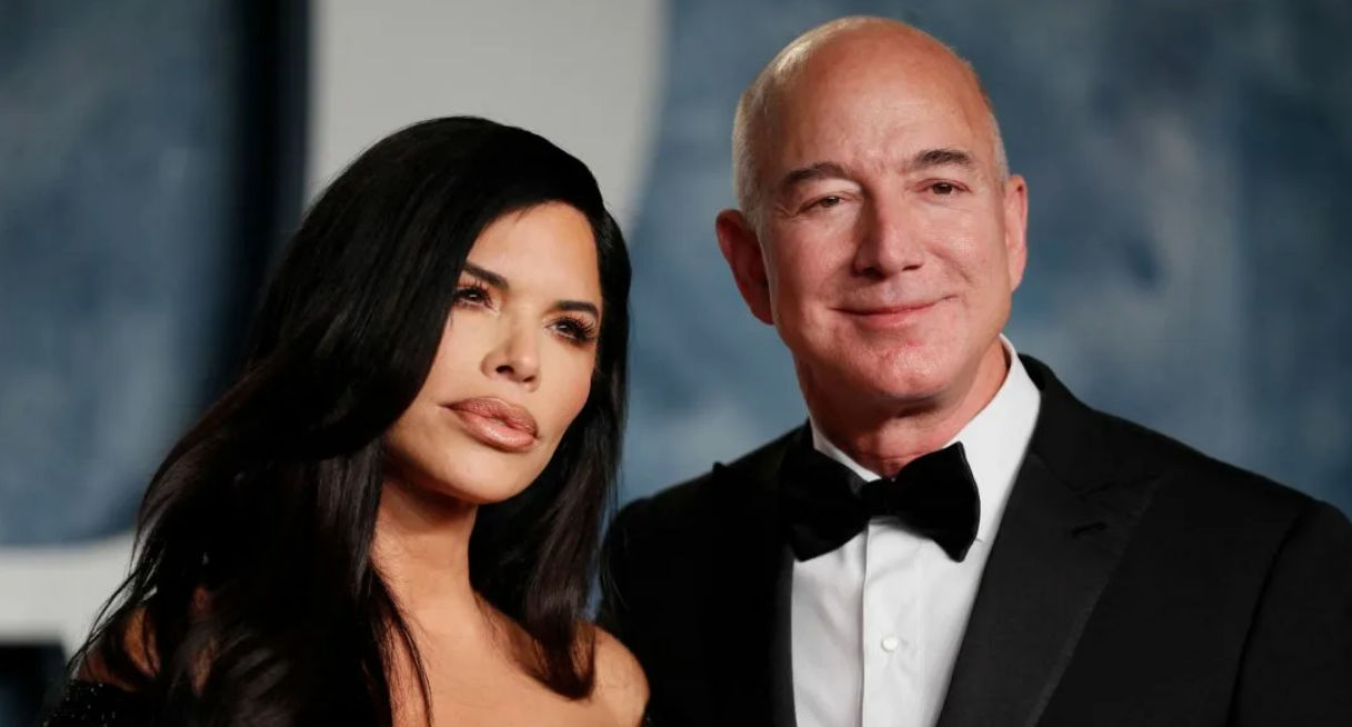 Logodnica lui Jeff Bezos, dată în judecată pentru plagiat.