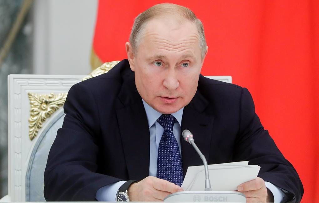 Путин: Пещерные русофобы и националисты объявили войну русскому языку.