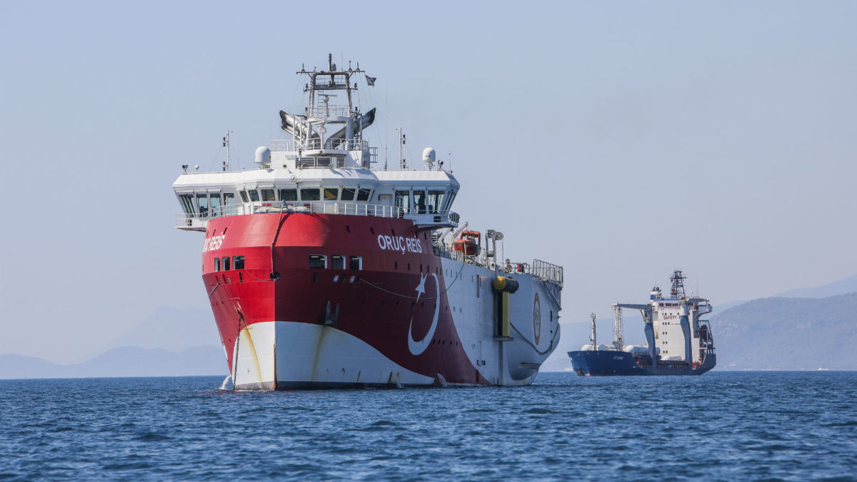 Турция объявила воды Эгейского моря зоной маневров.