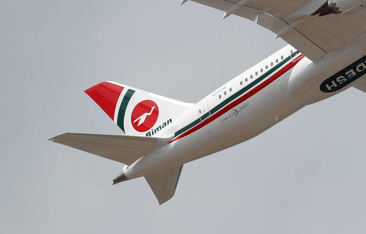 Самолет авиакомпании Biman из Бангладеш потерпел катастрофу в аэропорту Мьянмы.