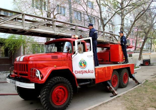 Incendiul a izbucnit pe strada Sucevița din sectorul Buiucani. Foto: realitate.md