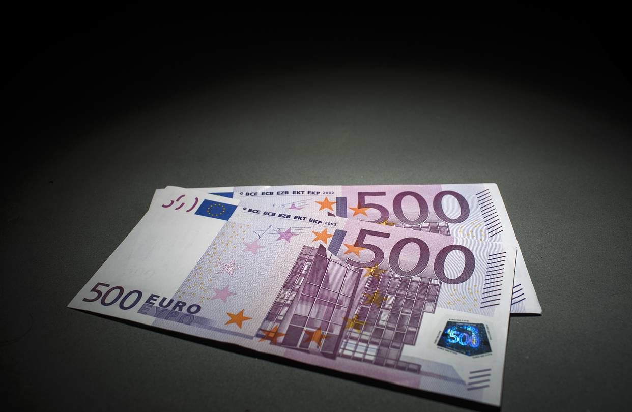 Copiii născuți în ultimii cinci ani, deținători ai cetățeniei române, vor primi 500 de euro pentru educație. Foto: wsj.com