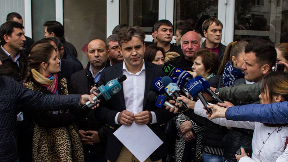 Avocații au punctat că vor contesta și ei la Curtea de apel decizia de condamnare a lui Filat, cerând totodată și ședință publică.