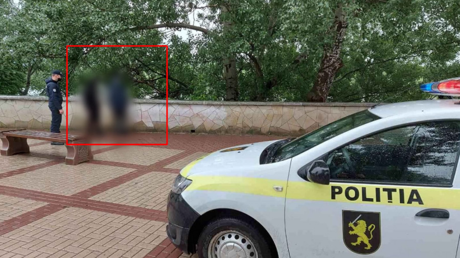 В Сороках подростки разрисовали недавно отремонтированный забор у крепости.