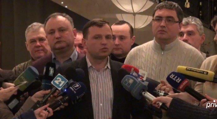 Liderii protestatarilor i-au cerut lui Candu să fie anulat votul pentru Guvernul Filip. Foto: captura privesc.eu