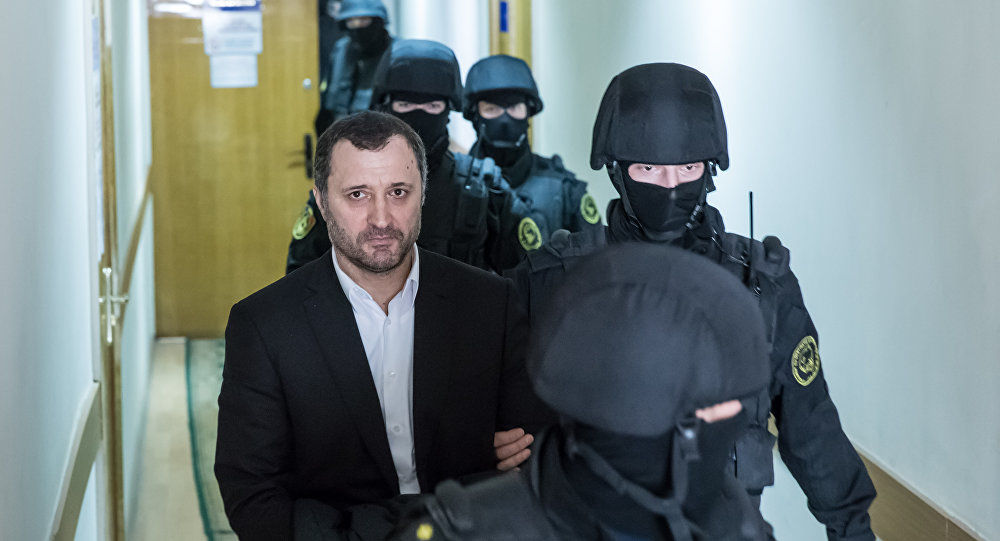 В середине октября 2015 года депутаты молдавского парламента проголосовали за лишение Филата депутатской неприкосновенности.