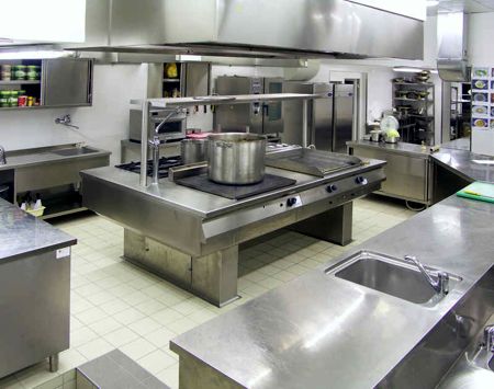 Bucătăriile şcolare din Capitală, dotate cu echipamente uzate și insalubre. Foto: hote-inox.ro