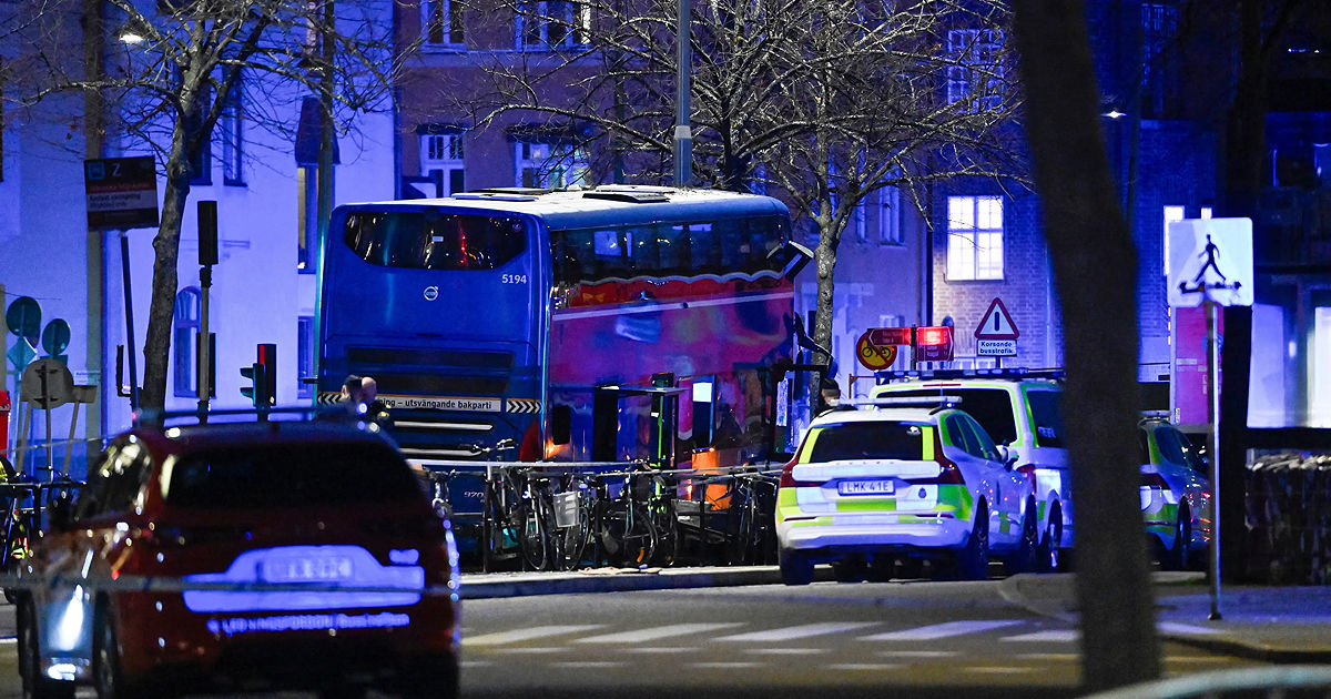 Un autobuz cu două etaje a intrat într-o mulțime de oameni la o stație din centrul Stockholmului: Există victime.