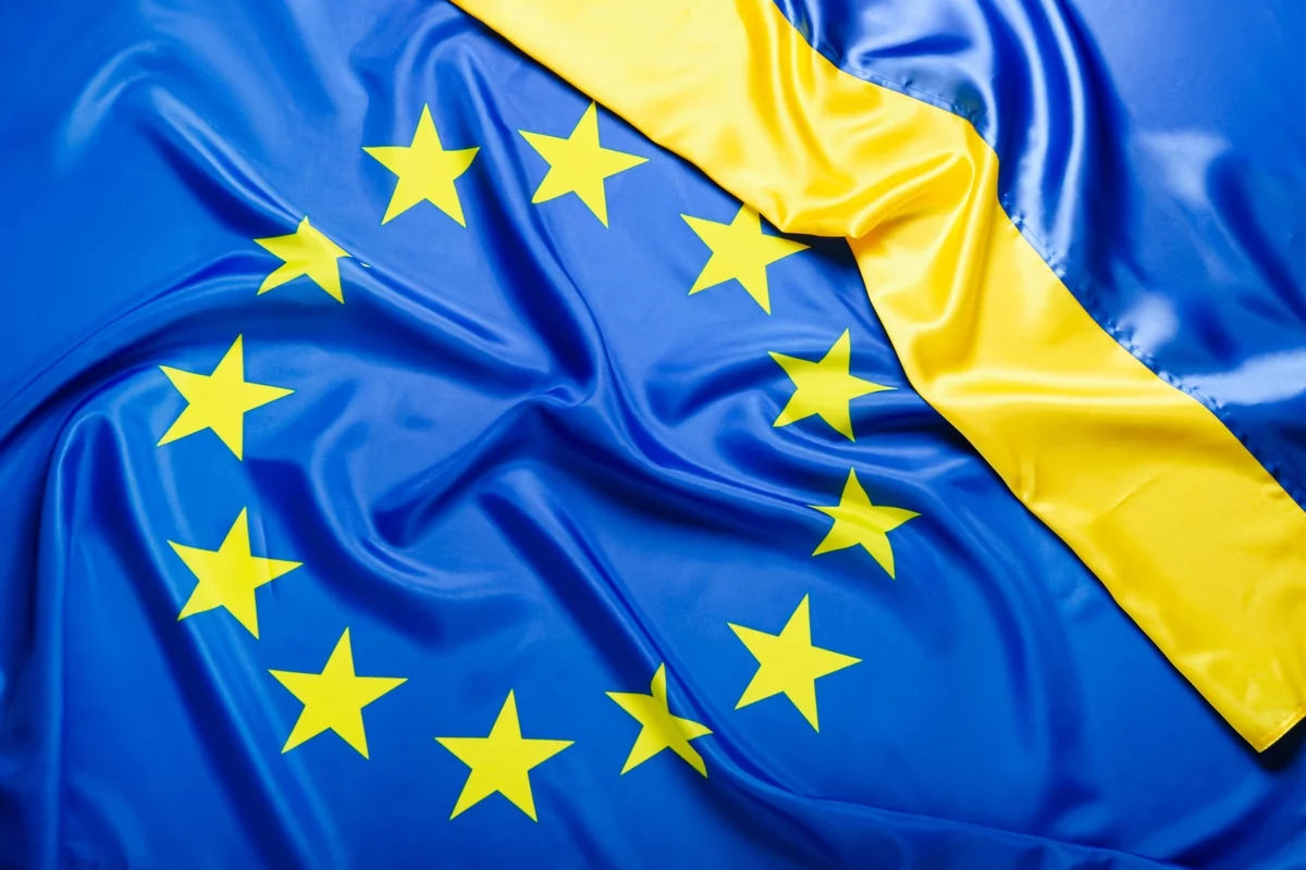 ЕК предлагает отменить статус кандидата, если Украина не будет проводить реформы.