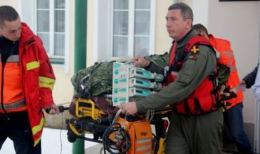 Пациентка, получившая ожоги дыхательных путей и 33% тела, была госпитализирована в Румынию.