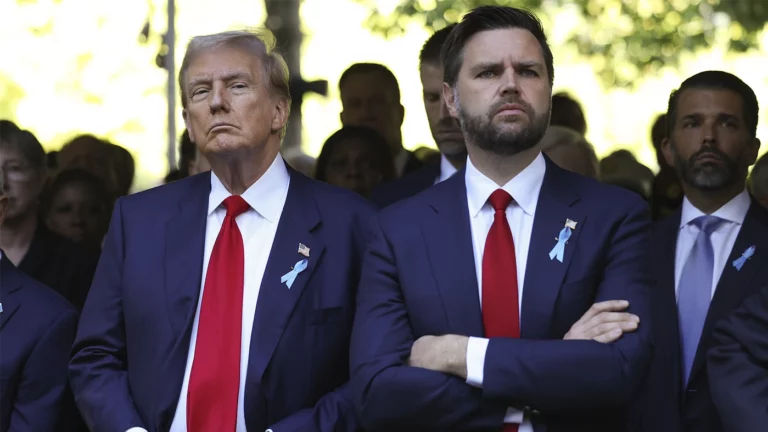 Гаитяне подали в суд на Трампа и Вэнса за фейки о поедании собак и кошек.