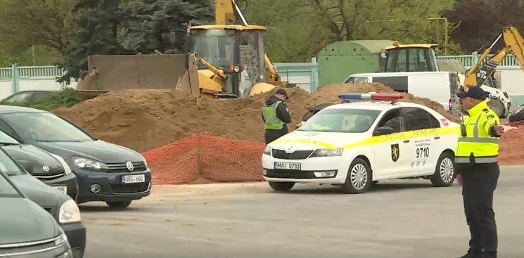 Горожане потеряли время, не зная, что участок Крянгэ полностью перекрыт.