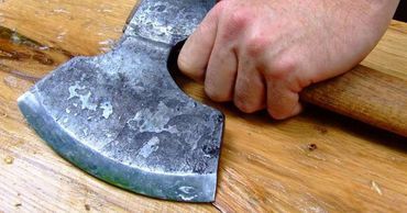 В Ниспоренcком районе пьяный муж убил свою жену топором.