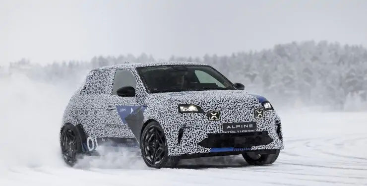 Недорогой спортивный электромобиль от Renault показали до премьеры.