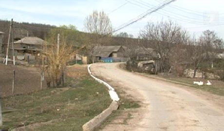 Familia nu-şi poate explica moartea băiatului, însă spune că acesta s-a plâns de dureri la rinichi.