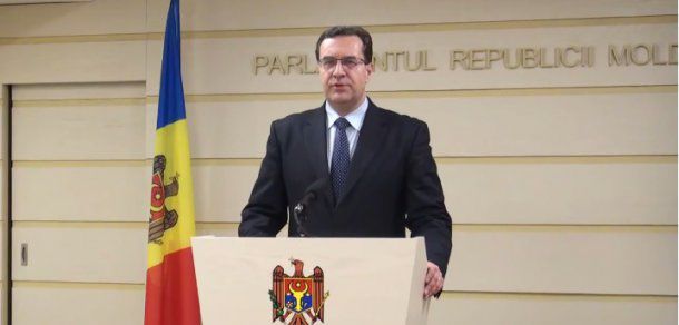 Totodată, liderul PD a reiterat de câteva ori că socialiștii și liberalii nu vor să facă decât speculații politice, spre deosebire de PLDM, PD și PCRM care muncesc pentru redresarea situației din sistemul financiar-bancar.
