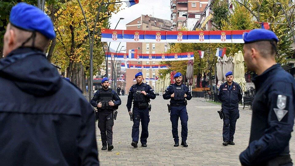 Собравшиеся требовали вывода косовских сил безопасности из региона.