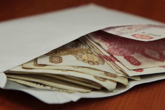 С учетом инфляции, реальный рост зарплаты составил 9,5%.