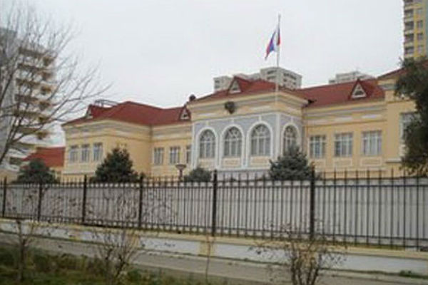 Сотрудники российской дипмиссии приняли дополнительные меры безопасности в столице Азербайджана. Фото: trud.ru
