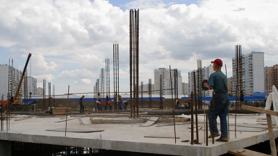 Economia Republicii Moldova se bazează pe exporturile celor plecați peste hotare la muncă,deoarece veniturilede la lucrătorii migranți sunt necesare pentru a sprijini consumul intern.
