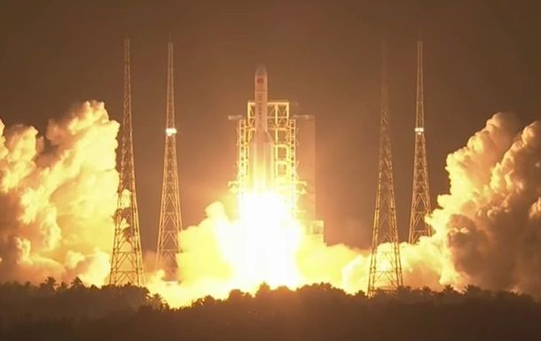 В Китае признали запуск тяжелой ракеты-носителя "Чанчжэн-5" успешным.