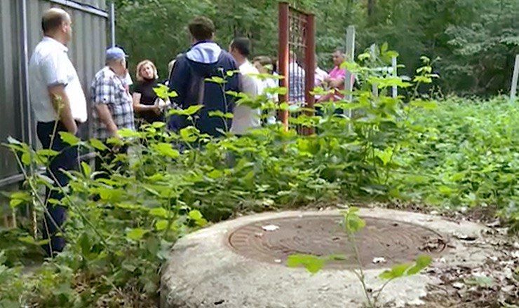 Колодец является единственным источником воды для 500 семей. 
