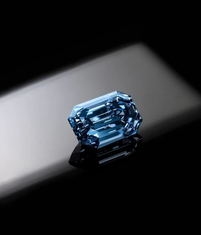 На аукционе Sotheby's в Гонконге продали голубой бриллиант за $57,5 млн.
