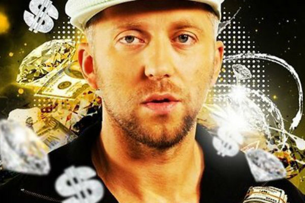 Сергей Пархоменко — популярный продюсер и рэп-исполнитель, автор хитов "Чёрный бумер" и "Возле дома твоего".