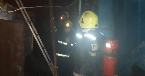В столице произошел пожар в частном доме.