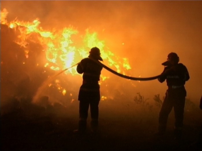 Un bărbat de 52 de ani din Durleşti a murit intoxicat cu fum, după cecasa în care locuia a luat foc.
