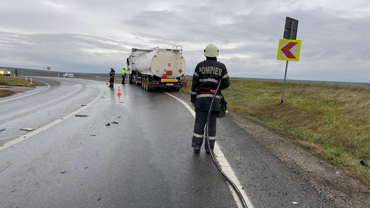 Accident grav în România cu implicarea a două vehicule din R. Moldova.