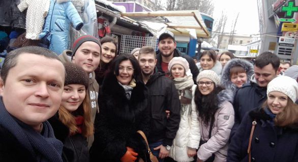 Silvia Radu, cu tinerii democrați. Munteanu: Nu se mai ascunde. Foto: facebook.com