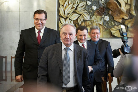 Представители АЕИ-3 и президент Молдовы.