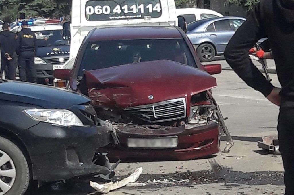 В Кагуле произошло ДТП с участием трех автомобилей.