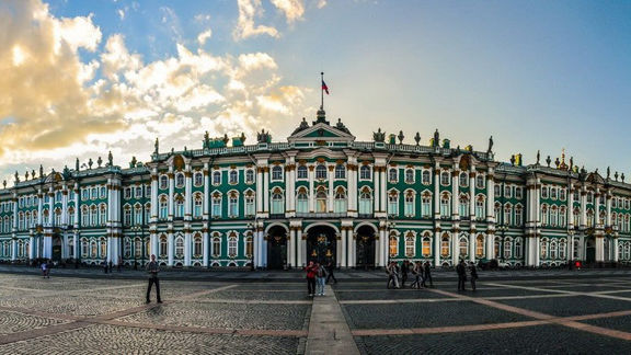 Эрмитаж планируют открыть для посетителей в середине июля.