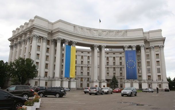 "Считаем такую поездку французских парламентариев безответственным шагом".