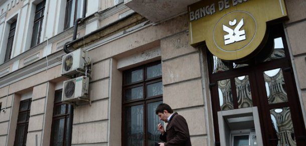 Ion Sturza spune că nu este exclus ca cei care se fac vinovați de dispariția banilor să fie trași la răspundere. Foto:nytimes.com