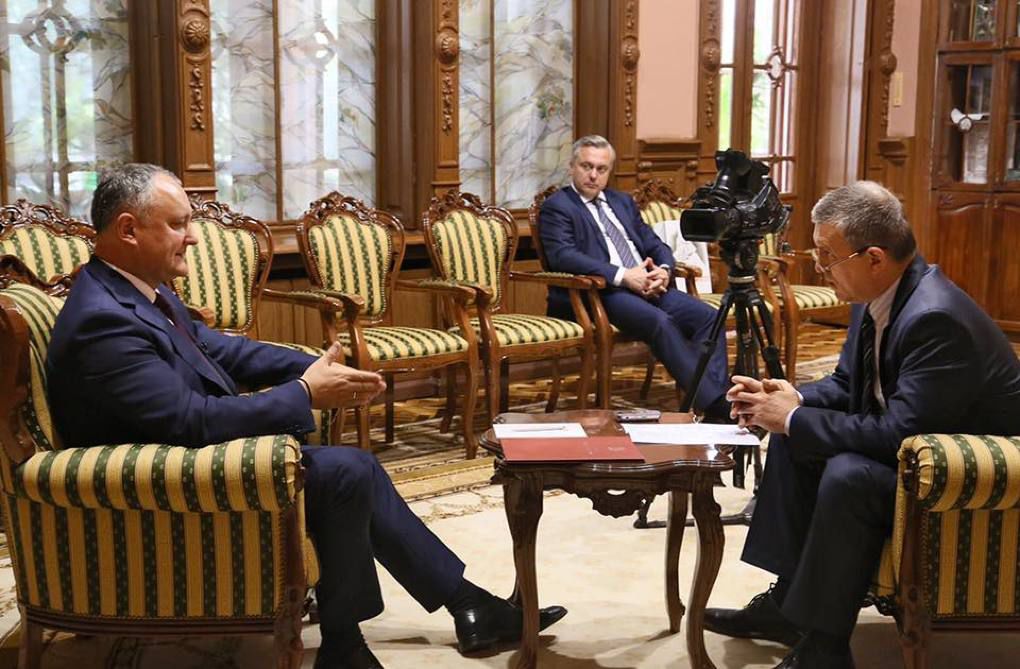 Jurnaliștii ruși totuși au ajuns în Moldova. Dodon și-a cerut scuze. Foto: facebook