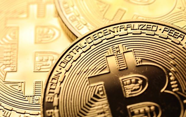 Биткоин упал ниже девяти тысяч долларов.