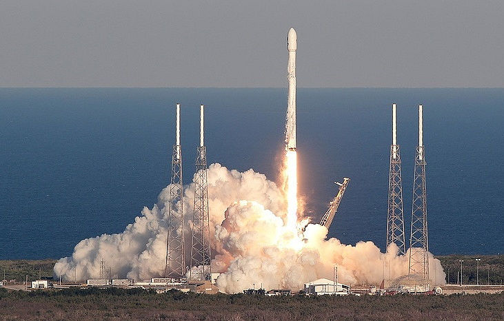 SpaceX не удалось посадить первую ступень Falcon 9.