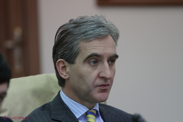 La acest moment, deputații adresează întrebări prim-ministrului.