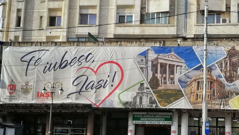 По ошибке здание из Кишинева оказалось на баннере в Яссах.