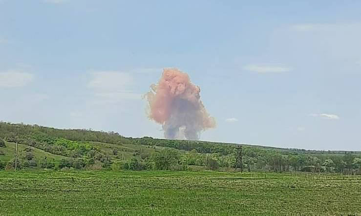 В Донецкой области российские военные повредили склад с аммиачной селитрой.