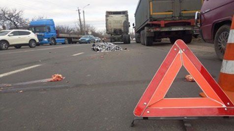 Водитель заявил, что был ослеплен светом фар другого автомобиля и не заметил жертву. Фото символ: odessa1.com.